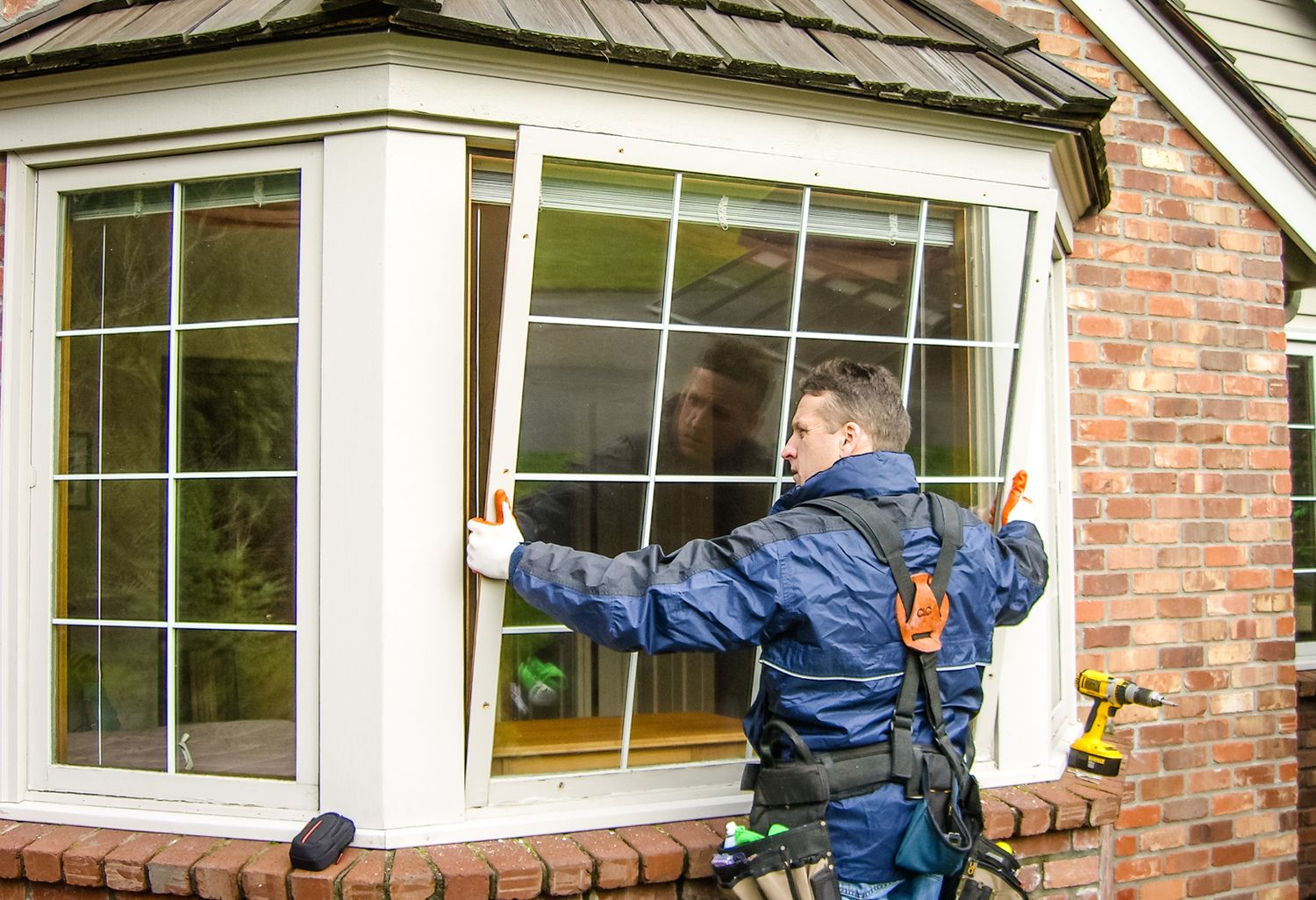 https://www.unitedwindowspro.com/wp-content/uploads/2020/02/Window-Repair.jpg